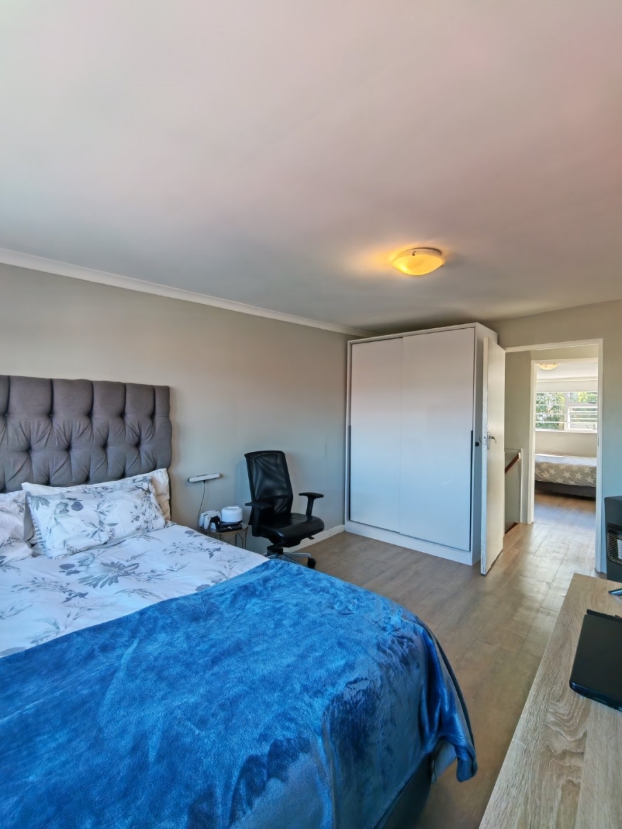 4 Bedroom Property for Sale in Rondebosch East Western Cape